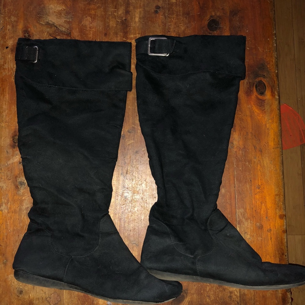 Flat knee boots